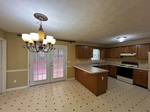 4th image of 522 Breslin Ave
