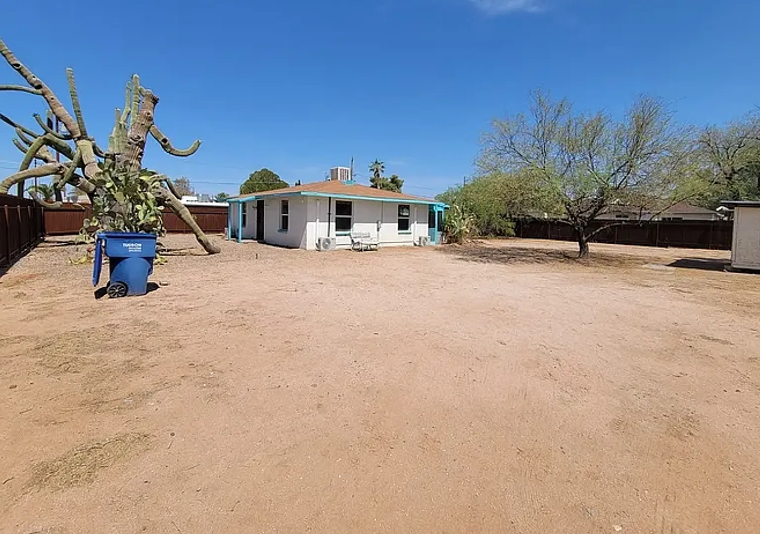 2 Bedroom Home in Central Tucson on Extra Large Lot — Photo 4