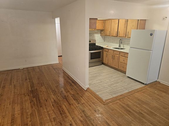4th image of 1444 E 89th St #1