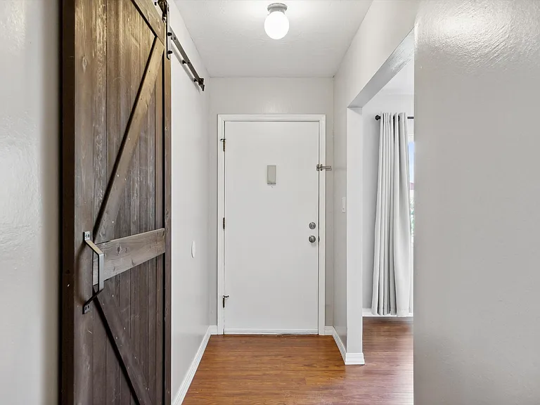 12912 Bryce Ave NE — Photo 4