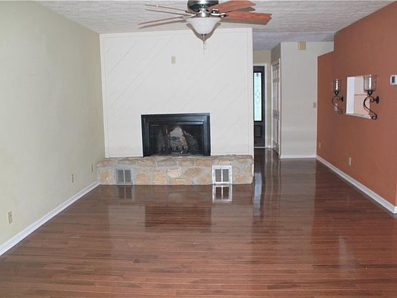 4th image of 28 N Wildwood Trl