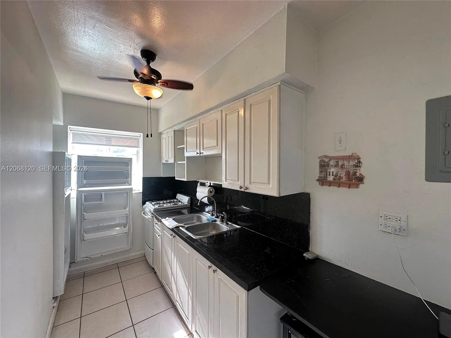 Winds Of Nobe Condo — Photo 1
