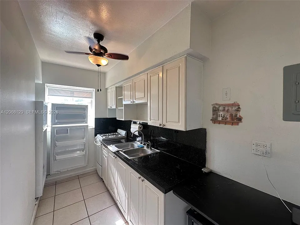 8340 Crespi Blvd #21