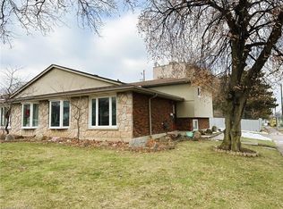 2 Country Club Dr, Hamilton, ON