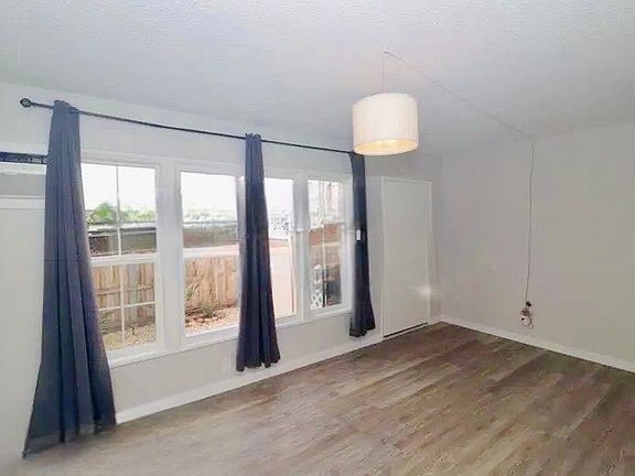 3rd image of 4829 Castle Ave #3