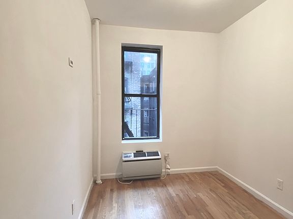 4th image of 158 E 82nd St #C4