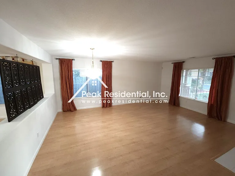 2727 Hinton Cir — Photo 5