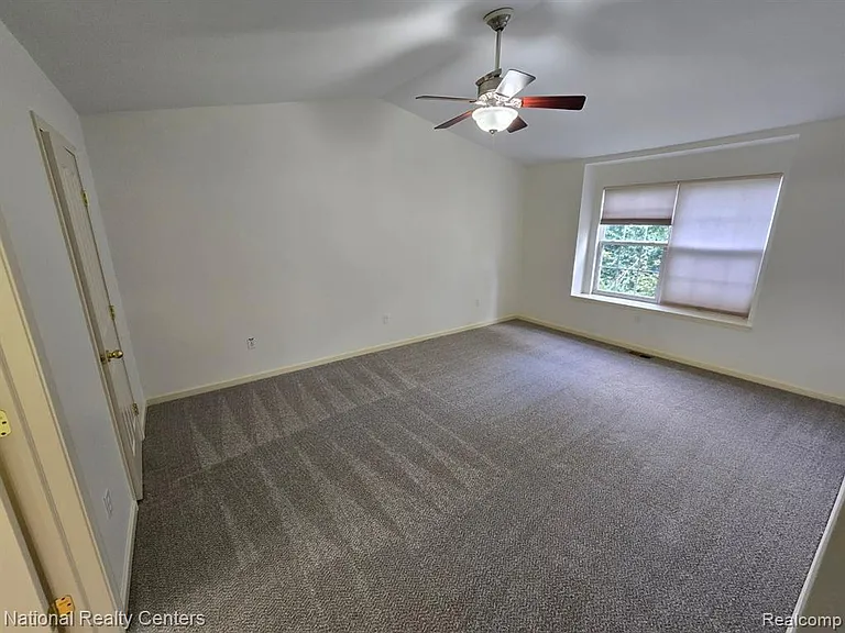 4058 Radcliff Dr — Photo 22