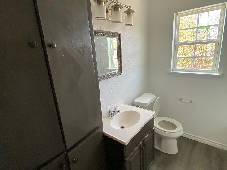 2nd image of 405 Avenue C