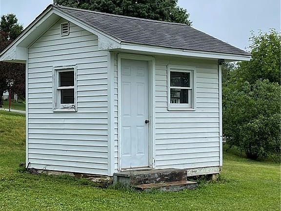 3rd image of 345 Lyle Dr