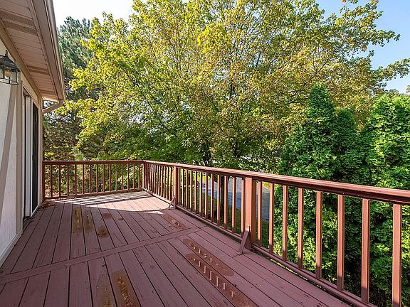 Master bedroom balcony/deck
