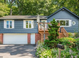 29 Old Woodland Trl, Oak Ridge, NJ 07438