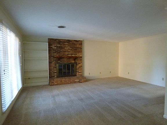 2nd image of 146 Knollwood Dr