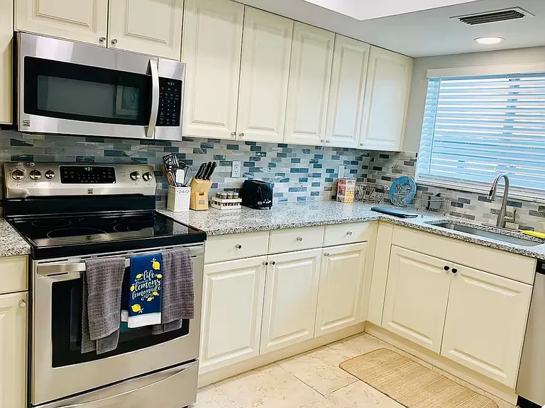 251 Fenwick Dr #7 — Photo 3