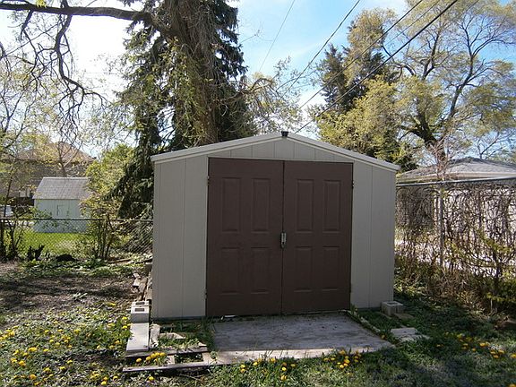 3rd image of 9604 Merton Ave