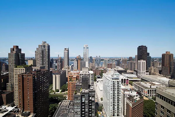 Sold by Sotheby's International Realty | media 11