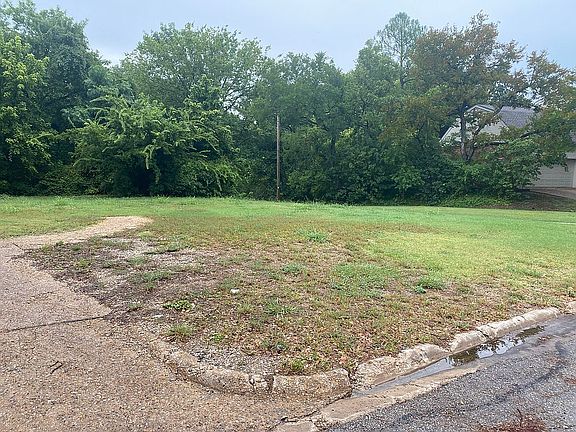 2nd image of 1600 Lexington Dr