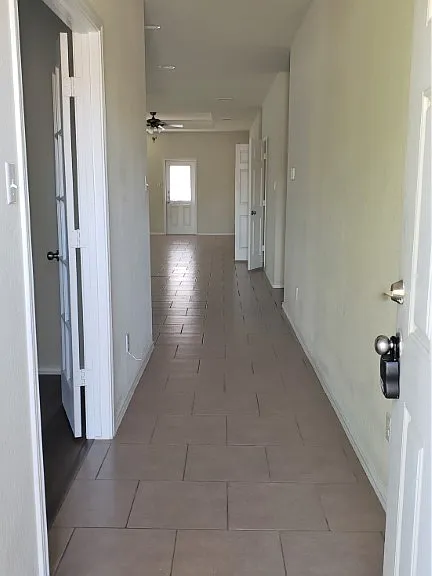 3400 Claymore 2 entryway_10052022