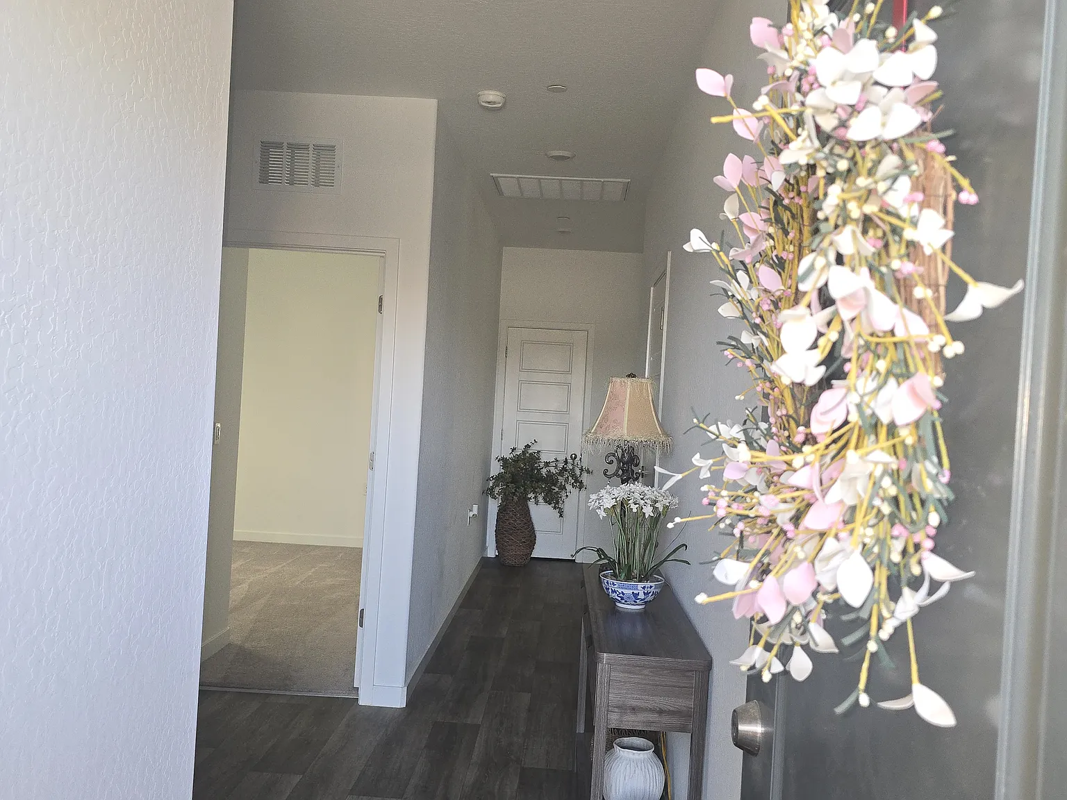 2584 W Cambridge St — Photo 2