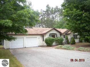 20642 Red Oak Dr, Lake Ann, MI 49650