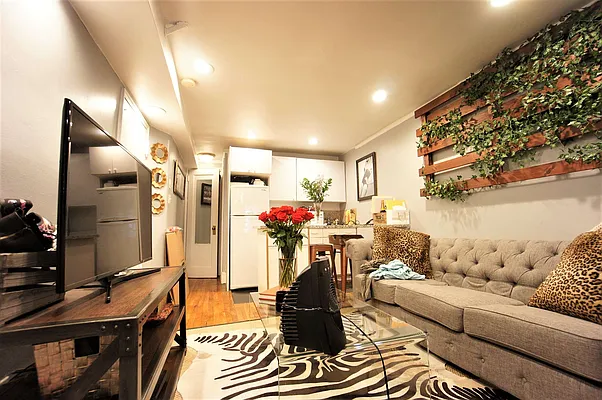 Rented by Compass | media 22