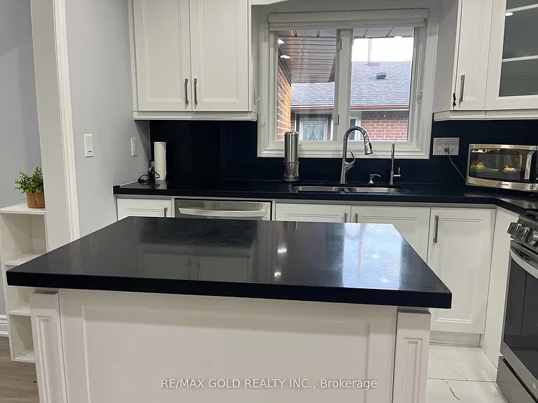 30 Moynes Ave — Photo 13