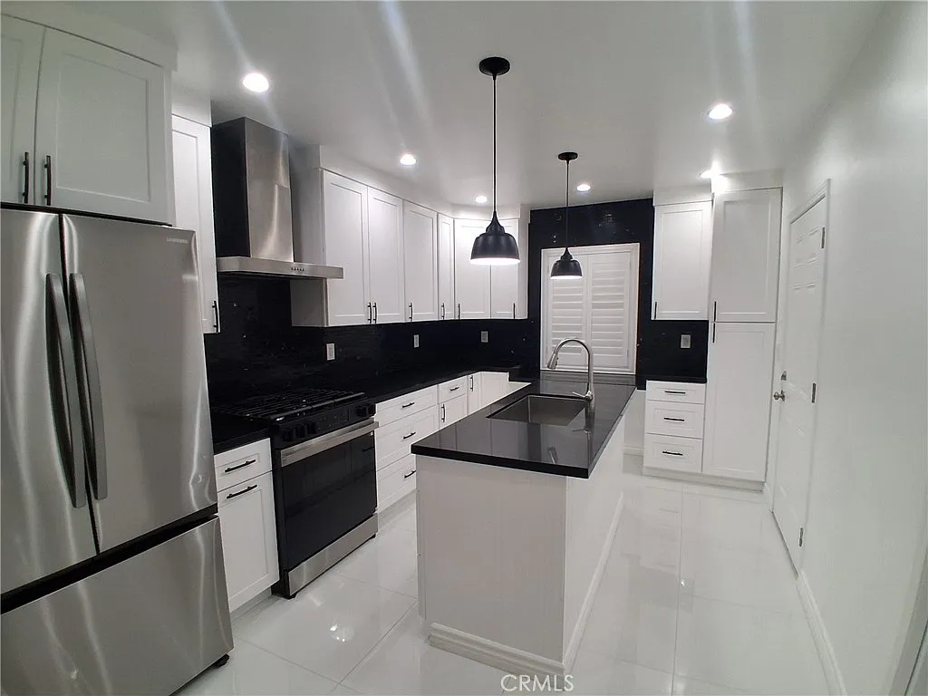2 bed, 1300 sqft, $2,949 — Photo 4