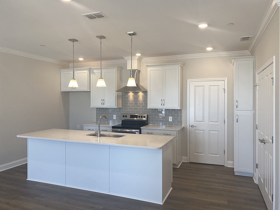 1st image of 1026 Stoneleigh Ln #4