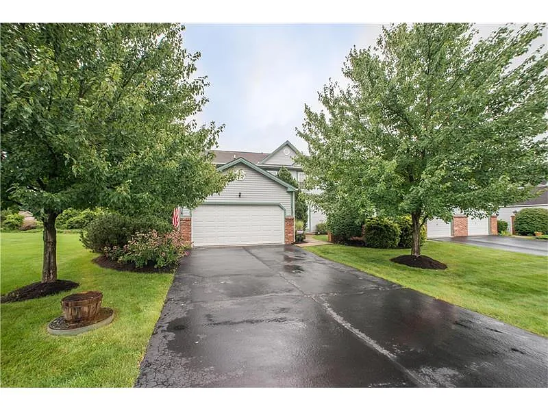 1449 Yorktowne Dr photo 1