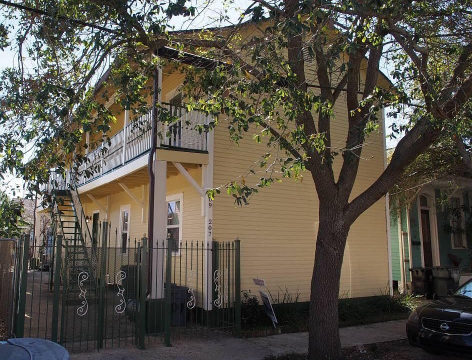 1st image of 209 Millaudon St