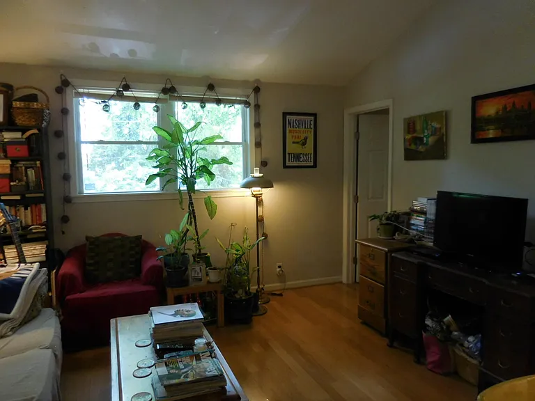 757 Alloway St — Photo 1