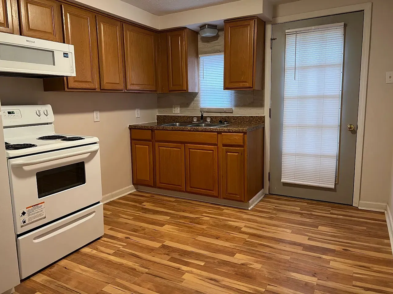 3 bed, $1,200 — Photo 4