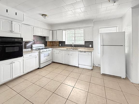 3rd image of 4549 Main St