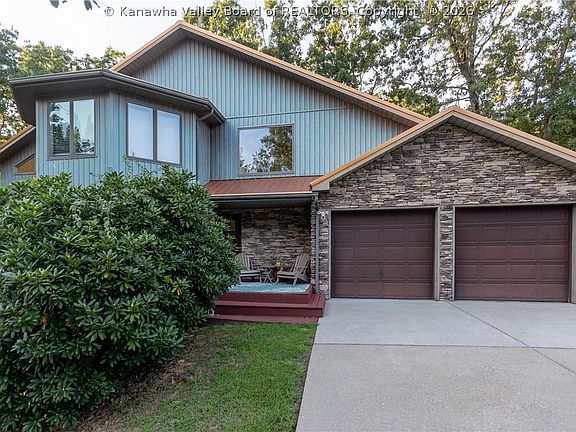 2nd image of 12 Bridle Way