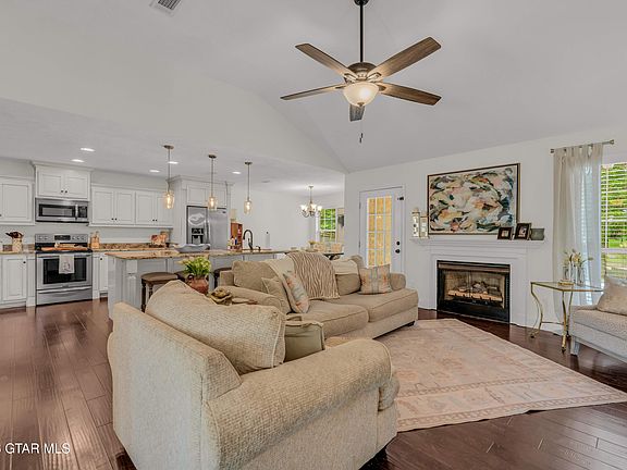 4th image of 39 Caitlin Ave
