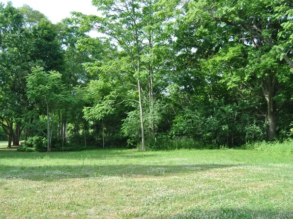 4235 Calkins Rd, Flint, MI 48532