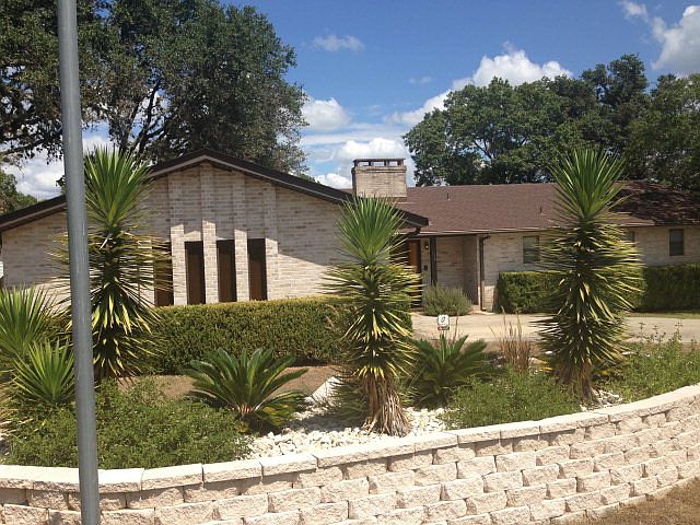 1st image of 128 Creekview Dr