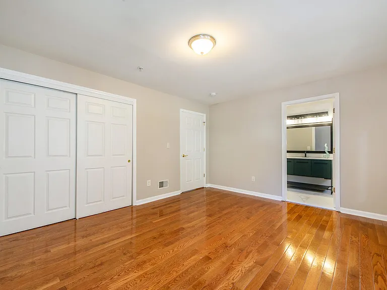 19 Legend Hills Dr — Photo 8