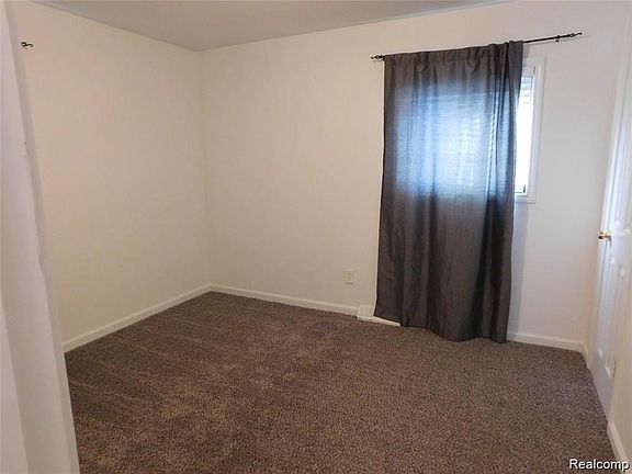 4th image of 26669 Couzens Ave