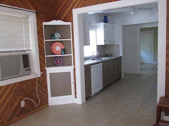 Dining/kitchen