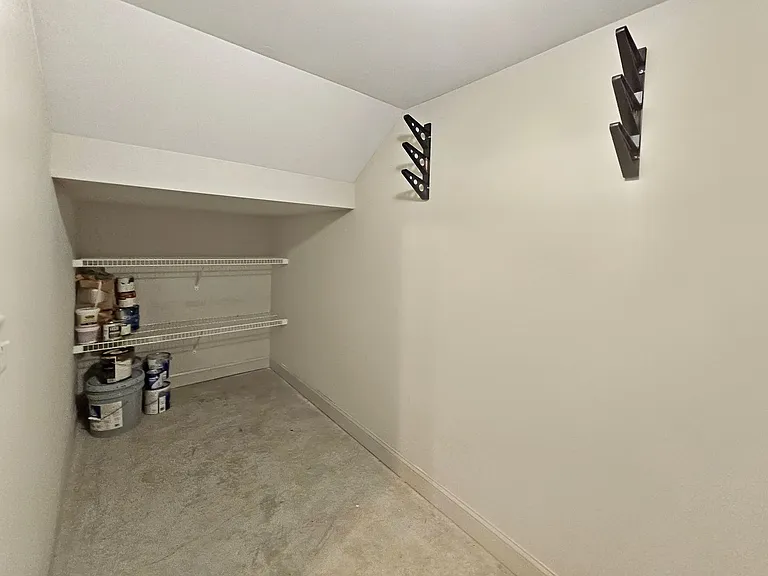 2142 Coventry Dr — Photo 49