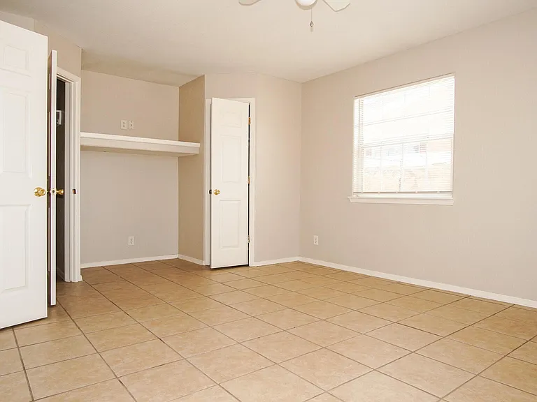 216 S Schutz Dr #10 — Photo 10