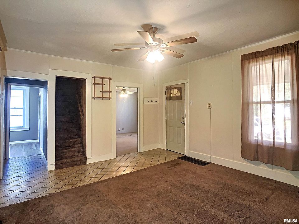 3631 Rockingham Rd, Davenport, IA 52802 Zillow