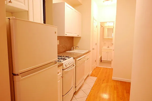 Rented by Peter Ashe | media 4