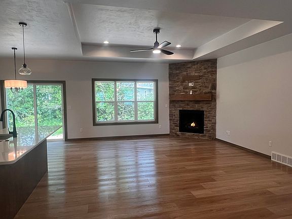 2nd image of 413 Carrie Lynn Ave