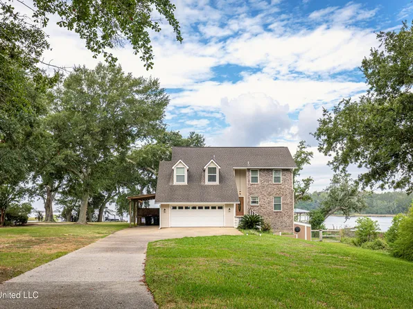 3000 Magnolia Ln, Ocean Springs, MS 39564