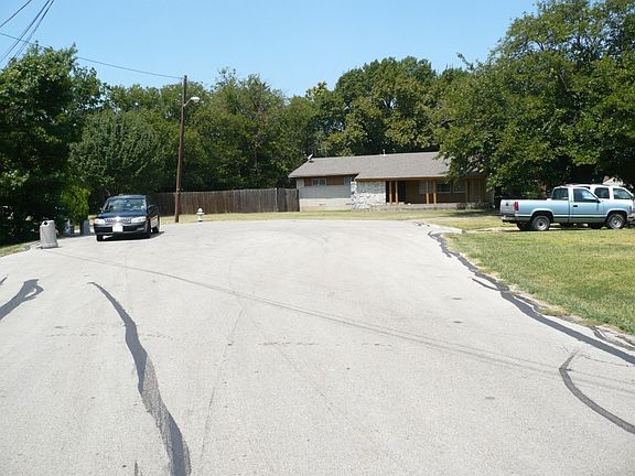 5th image of 310 Rose Cir