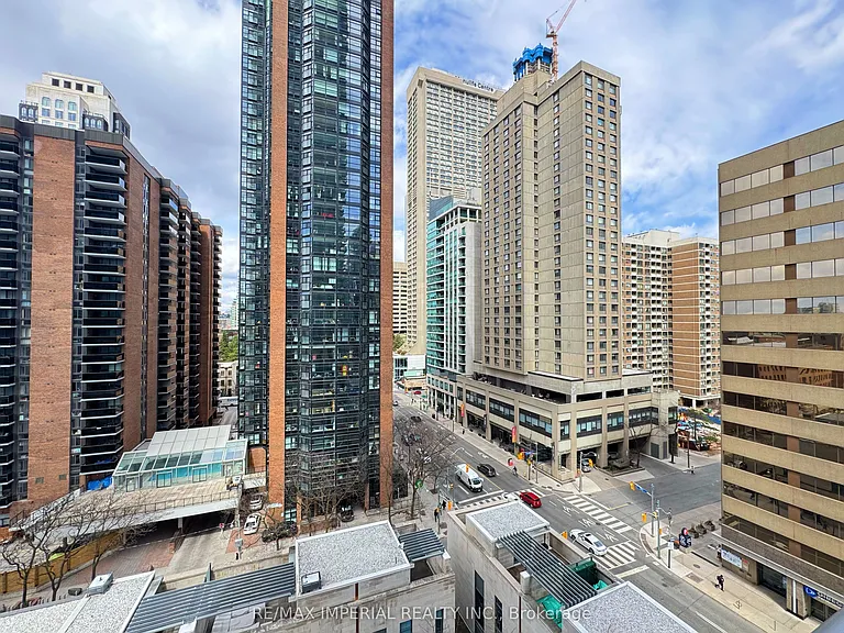 1080 Bay St #909 — Photo 13