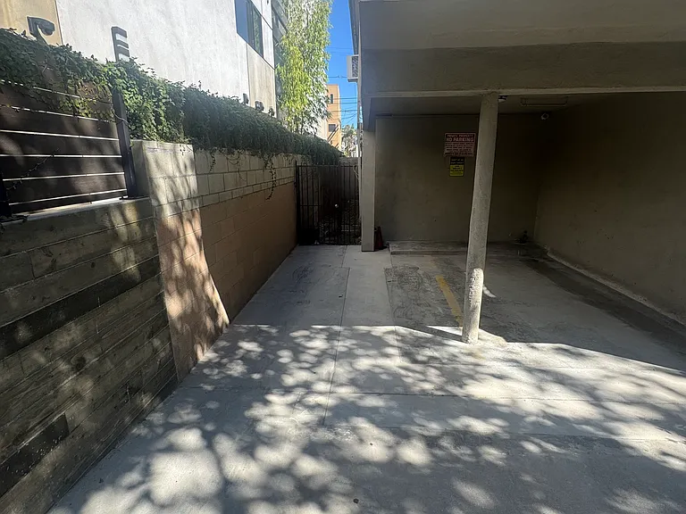 450 S Venice Blvd #1 — Photo 9