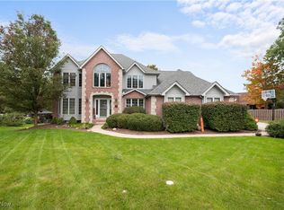 11190 Bristol Ct, North Royalton, OH